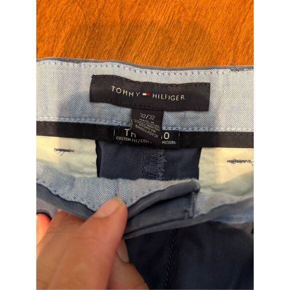 Tommy Hilfiger CHino Pants Mens 32x32 Blue Straight Relaxed Tailored Fit - Picture 2 of 4